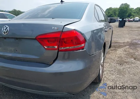 2014 Volkswagen Passat 1.8T Wolfsburg Edition z USA, uszkodzony, nr VIN 1VWAT7A34EC115846